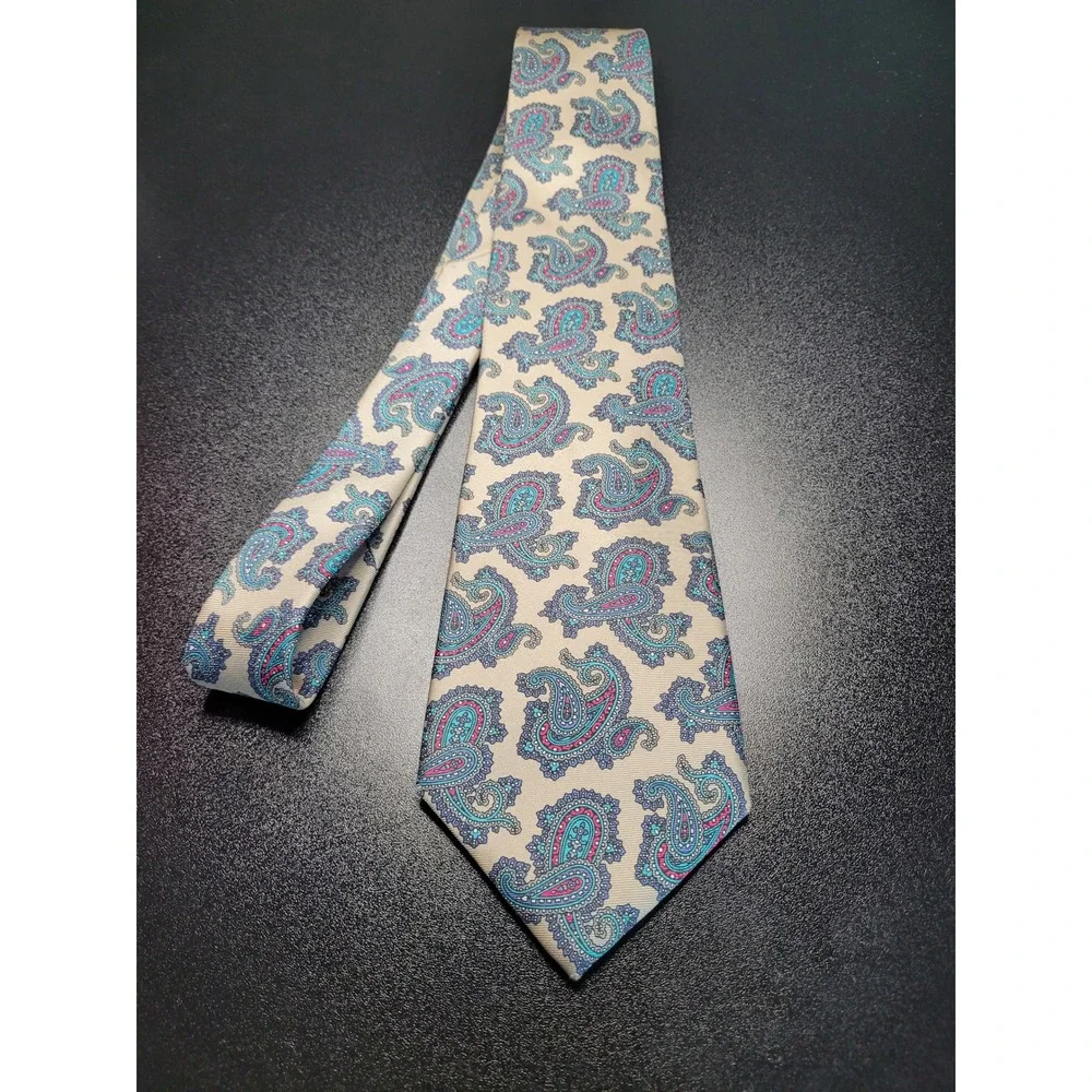 Christian Dior Men's Necktie Cream Paisley Silk 3.25